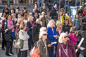 Clubschwestern auf dem Vorplatz