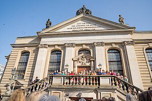 Chor der Statistik auf der Freitreppe